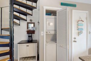 Jockey Beach Club 317