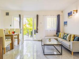 Holiday Home Iris by Interhome