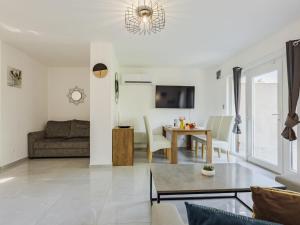 Holiday Home Iris by Interhome