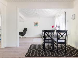 Holiday Home Skärvudde Villan by Interhome
