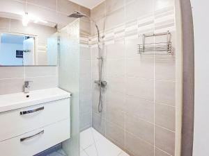 Apartment Les Oliviers by Interhome