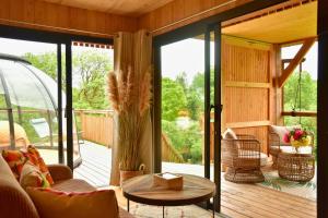 Campings Vallee de Pratmeur : wooden hut with spa