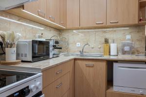 1BR Apartment 8 mins to Beach with Designated Workspace