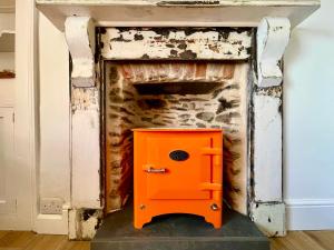 Unique Retreat - 2 bedroom cliff top cottage with large terrace