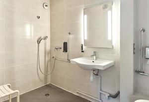 Hotels B&B HOTEL Corbeil-Essonnes : Chambre Double - Accessible aux Personnes à Mobilité Réduite 