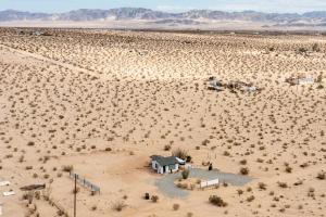 2 Acres Tiny Home Cold Plunge Telescope HotTub Guitar