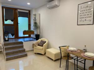 GlamByAJ with free parking and Netflix