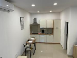 GlamByAJ with free parking and Netflix