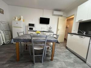 Appartements MORIANI PLAGE - Appartement climatise proche mer : photos des chambres