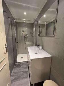 Appartements MORIANI PLAGE - Appartement climatise proche mer : photos des chambres