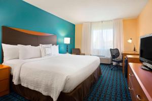 King Room with Roll-in Shower - Mobility and Hearing Accessible room in Fairfield Inn & Suites Minneapolis-St. Paul Airport