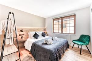 Appartement de Luxe avec Jacuzzi, Vue Montagne et Jardin