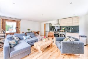 Appartement de Luxe avec Jacuzzi, Vue Montagne et Jardin