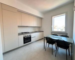 CN014 - Cesenatico, nuovissimo trilocale sul porto canale