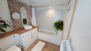 A cosy home in the heart of town