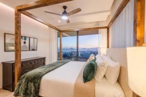 Majestic 3 BR Penthouse Private Rooftop and Jacuzzi