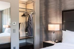 King Studio with Sofa Bed - Mobility/Hearing Accessible with Roll-In Shower room in Residence Inn by Marriott Boston Waltham