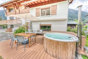 Appartement de Luxe avec Jacuzzi, Vue Montagne et Jardin