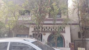 fully furnish 5 bedroom 2 kitchen 4 bathroom home