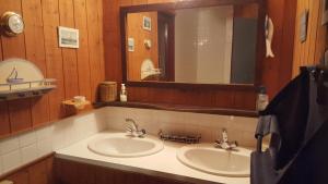 "Chambres dHôtes" Bord de Rance Au Rez-de-Jardin de la "Villa Cyrano"