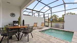 Upstay-Luxury 3BR Home w Private Pool & Games Room