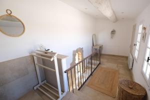 Maisons de vacances Charming Provencal Mas with pool by Taillades, close to Cavaillon in the Luberon, sleeps 6. : photos des chambres