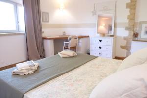 Maisons de vacances Charming Provencal Mas with pool by Taillades, close to Cavaillon in the Luberon, sleeps 6. : photos des chambres