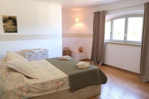 Maisons de vacances Charming Provencal Mas with pool by Taillades, close to Cavaillon in the Luberon, sleeps 6. : photos des chambres