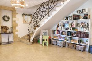 Maisons de vacances Charming Provencal Mas with pool by Taillades, close to Cavaillon in the Luberon, sleeps 6. : photos des chambres