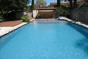 Maisons de vacances Charming Provencal Mas with pool by Taillades, close to Cavaillon in the Luberon, sleeps 6. : photos des chambres