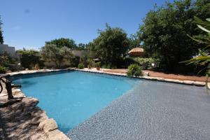 Maisons de vacances Charming Provencal Mas with pool by Taillades, close to Cavaillon in the Luberon, sleeps 6. : photos des chambres
