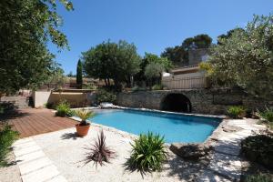 Maisons de vacances Charming Provencal Mas with pool by Taillades, close to Cavaillon in the Luberon, sleeps 6. : photos des chambres