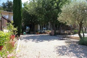 Maisons de vacances Charming Provencal Mas with pool by Taillades, close to Cavaillon in the Luberon, sleeps 6. : photos des chambres