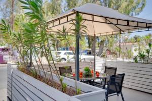 Atlantis Apartments 50m from Makenzy seafront