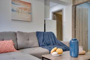 Atlantis Apartments 50m from Makenzy seafront