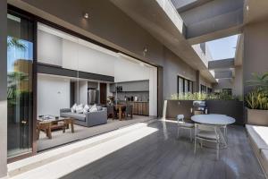 Cabo Marina 3 BR Loft Walk to Medano Beach