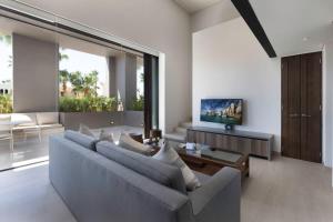 Cabo Marina 3 BR Loft Walk to Medano Beach