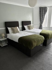 2 bedroom Apartment in Bournemouth town centre, 5 minutes walk to the beach, sleeps up to 6 with Free Parking
