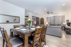 Deluxe Ground Floor 3 BR Sleeps 8 with Resort Amenities