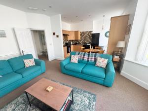 Private Parking, Central Llandudno, King Bed with Ensuite at Clement Lodge