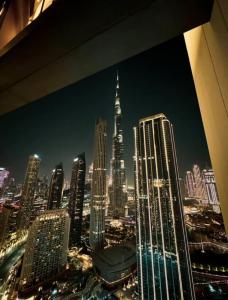 Mahogany 11 - 2BR 10 Guests - Walk to Burj Khalif