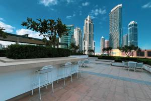 Mahogany 11 - 2BR 10 Guests - Walk to Burj Khalif