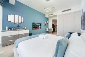Spacious JVC Studio Luxury Escape