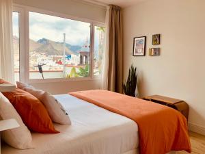 Ático con Terraza, Vistas Panorámicas y Parking