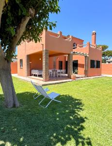 chalet Junto a la playa con piscina privada, La Breña