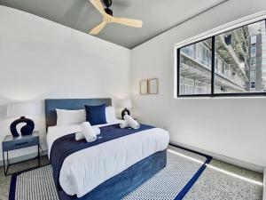 Stylish, new, pool, secure home in heart of CBD