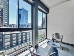 Stylish, new, pool, secure home in heart of CBD