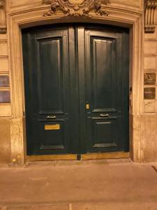 studio Champs Elysees