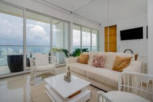 luxury apartemt bay front 1bed 2703