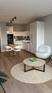 Tree Tops - Modern Day Homes One Bed With A View